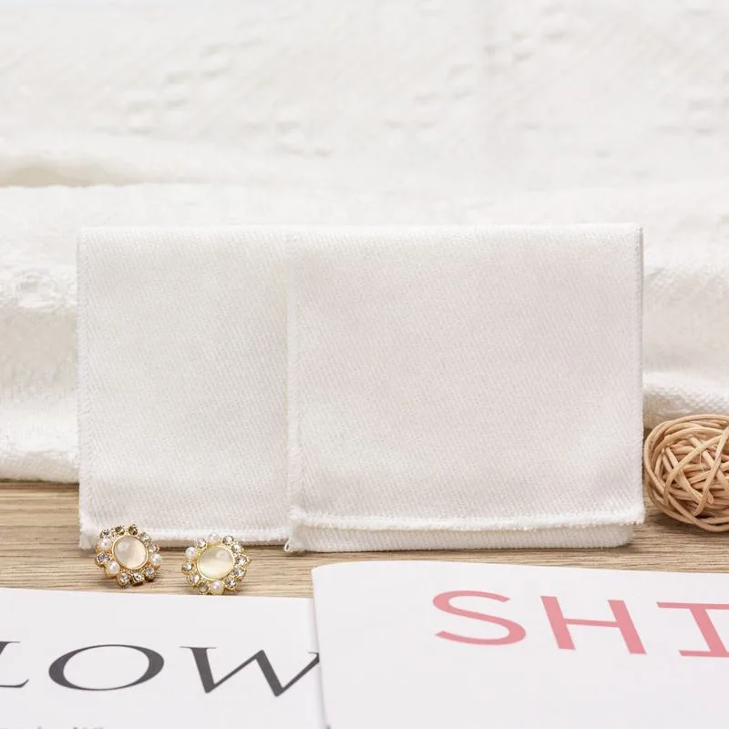 White Cotton Packaging Style