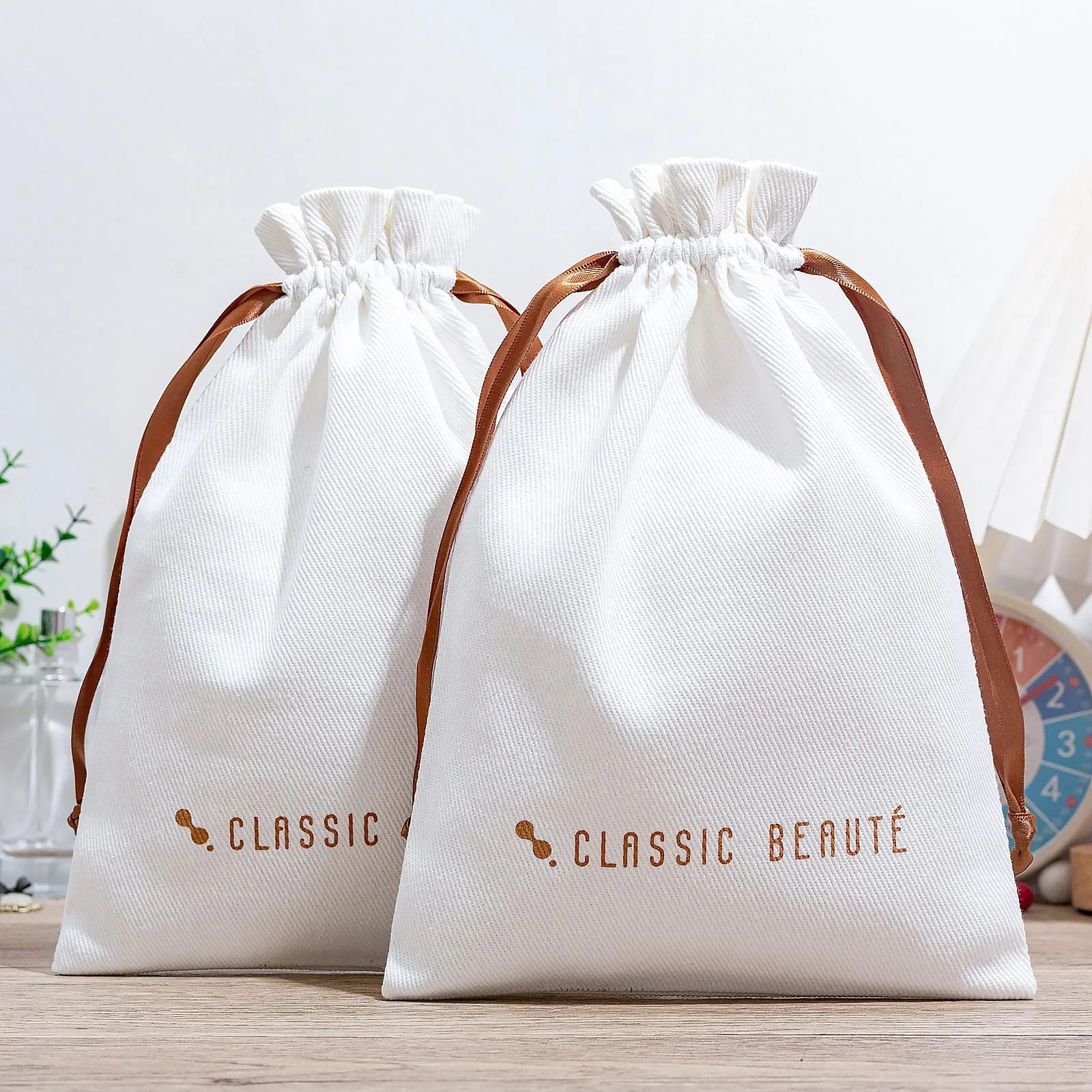 White Cotton Packaging Style