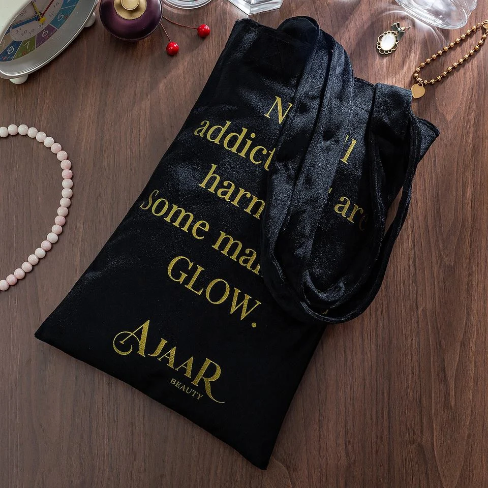 Black Velvet Packaging Style — image 2
