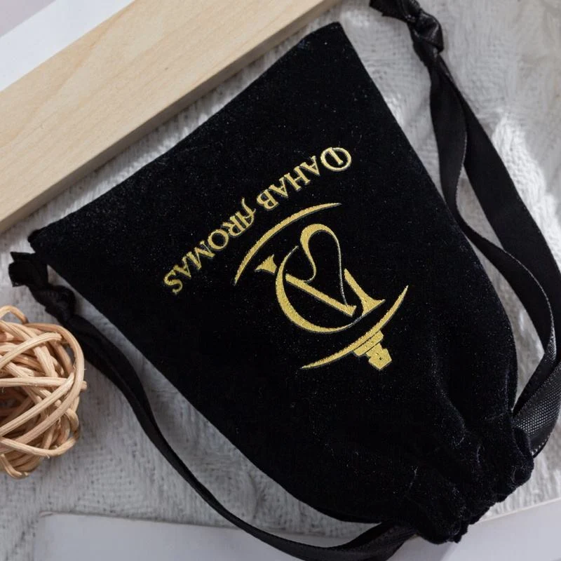 Black Velvet Packaging Style — image 4