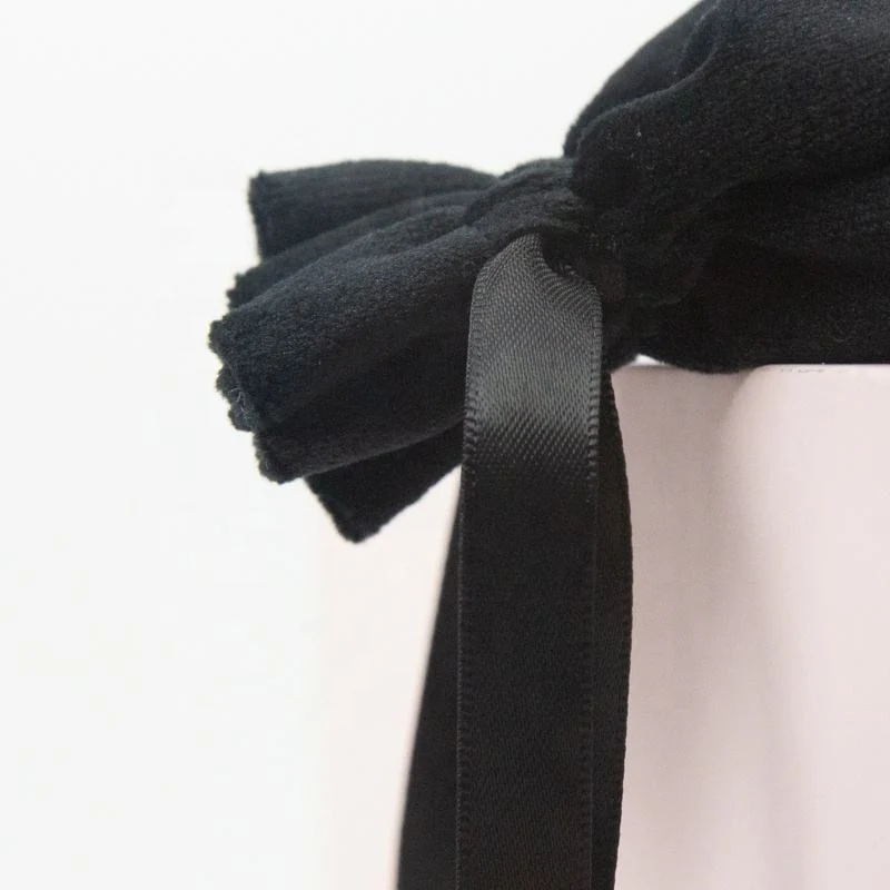 Black Velvet Packaging Style — image 5